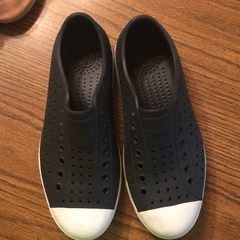 Native shoes size 7
